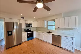 224 W Cornelius Cir, Sarasota, FL 34232 - Photo 8