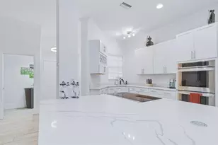 3663 Square W Ln, Sarasota, FL 34238 - Photo 10