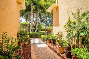 3663 Square W Ln, Sarasota, FL 34238 - Photo 4