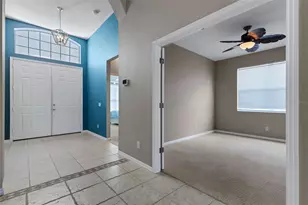 374 Londonderry Dr, Sarasota, FL 34240 - Photo 8
