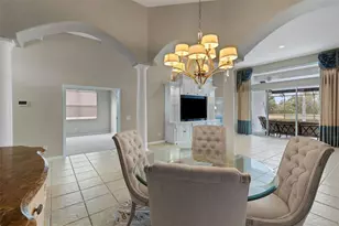 374 Londonderry Dr, Sarasota, FL 34240 - Photo 8