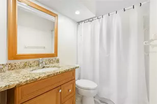 5590 Golf Pointe Dr, Sarasota, FL 34243 - Photo 26
