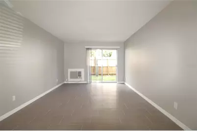 3001 Bee Ridge Road #121, Sarasota, FL 34239 - Photo 4