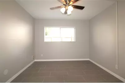 3001 Bee Ridge Road #121, Sarasota, FL 34239 - Photo 6