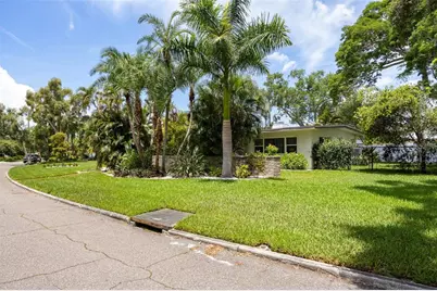 6311 Bahama Shores Drive S, Saint Petersburg, FL 33705 - Photo 8
