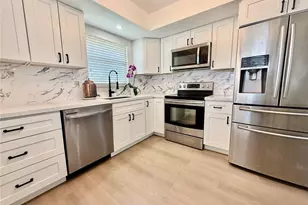 5440 Riverbluff Cir, Sarasota, FL 34231 - Photo 2