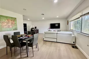 5440 Riverbluff Cir, Sarasota, FL 34231 - Photo 4