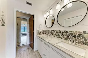 5709 Avista Dr, Sarasota, FL 34243 - Photo 26
