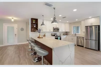 5720 Isanda Place, Sarasota, FL 34231 - Photo 6