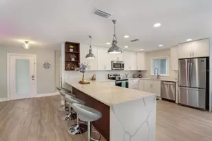 5720 Isanda Pl, Sarasota, FL 34231 - Photo 6