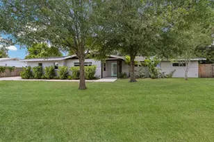 5720 Isanda Pl, Sarasota, FL 34231 - Photo 1