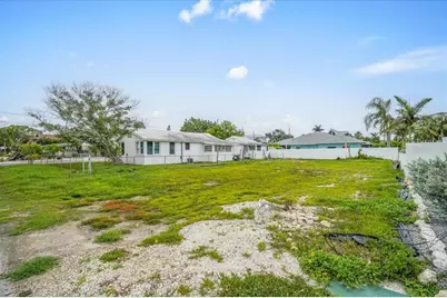 121 48th Street, Holmes Beach, FL 34217 - Photo 20