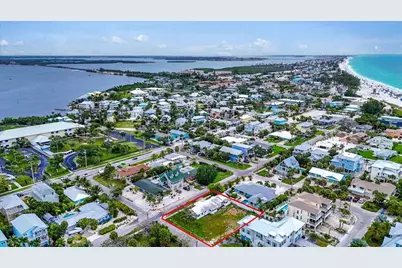 121 48th Street, Holmes Beach, FL 34217 - Photo 12