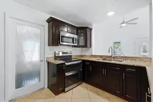 1649 8th St, Sarasota, FL 34236 - Photo 10