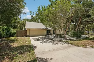 521 Avalon Rd, Venice, FL 34293 - Photo 2