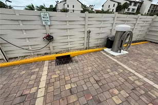 1250 N Portofino Dr, Sarasota, FL 34242 - Photo 40