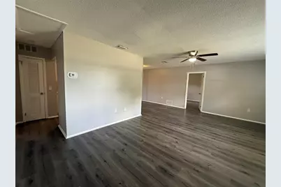 364 Briarwood Road, Venice, FL 34293 - Photo 2