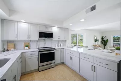 797 Benjamin Franklin Drive #9, Sarasota, FL 34236 - Photo 2
