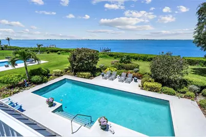 8152 Longbay Boulevard, Sarasota, FL 34243 - Photo 2