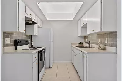 5800 Hollywood Boulevard #112, Sarasota, FL 34231 - Photo 8