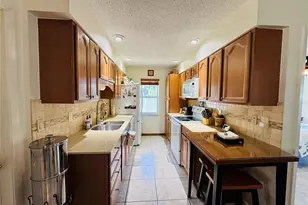 998 Ponder Ave, Sarasota, FL 34232 - Photo 10