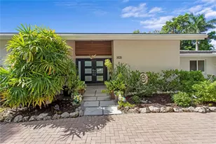 1428 Pine Bay Dr, Sarasota, FL 34231 - Photo 2