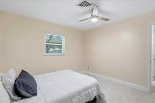 6233 Rockefeller Ave, Sarasota, FL 34231 - Photo 22