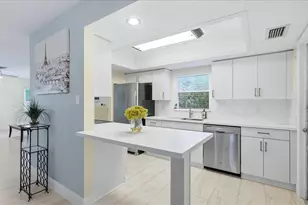 6233 Rockefeller Ave, Sarasota, FL 34231 - Photo 16