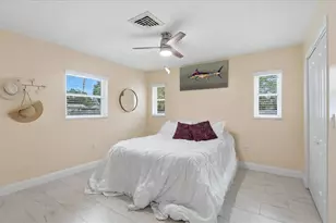 6233 Rockefeller Ave, Sarasota, FL 34231 - Photo 20
