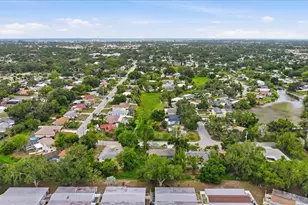 6233 Rockefeller Ave, Sarasota, FL 34231 - Photo 36
