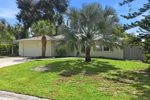 6233 Rockefeller Ave, Sarasota, FL 34231 - Photo 2