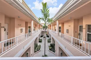1044 Woodshire Ln, Naples, FL 34105 - Photo 2