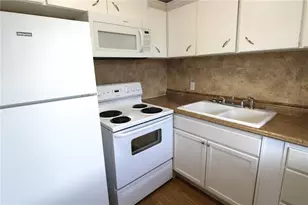 3001 Bee Ridge Rd, Sarasota, FL 34239 - Photo 2