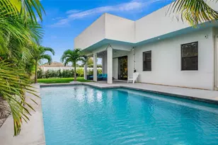 5351 Moeller Ave, Sarasota, FL 34233 - Photo 2