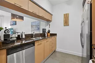 31 SE 5th St, Miami, FL 33131 - Photo 8