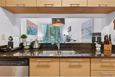 31 SE 5th Street #203, Miami, FL 33131 - Photo 10