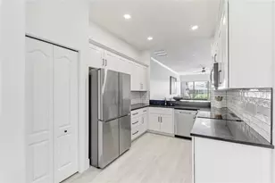 9532 Forest Hills Cir, Sarasota, FL 34238 - Photo 22
