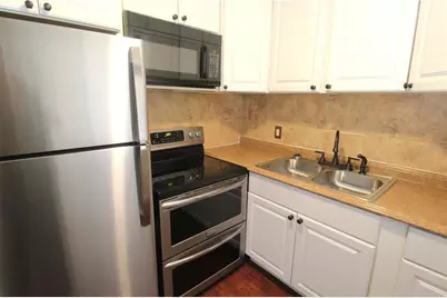 3001 Bee Ridge Road #112, Sarasota, FL 34239 - Photo 2
