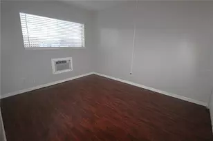 3001 Bee Ridge Rd, Sarasota, FL 34239 - Photo 10