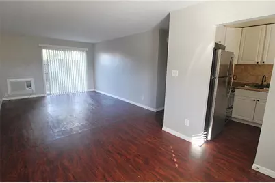 3001 Bee Ridge Road #112, Sarasota, FL 34239 - Photo 2