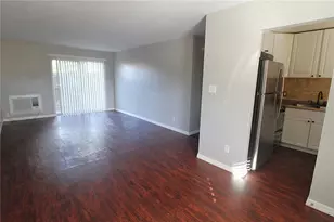 3001 Bee Ridge Rd, Sarasota, FL 34239 - Photo 2