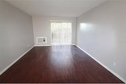 3001 Bee Ridge Road #112, Sarasota, FL 34239 - Photo 6