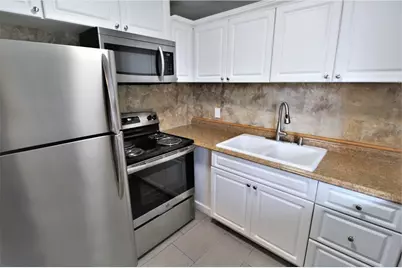 3001 Bee Ridge Road #113, Sarasota, FL 34239 - Photo 2