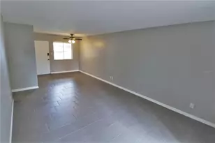3001 Bee Ridge Rd, Sarasota, FL 34239 - Photo 4