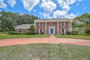 3215 Pine Valley Dr, Sarasota, FL 34239 - Photo 2