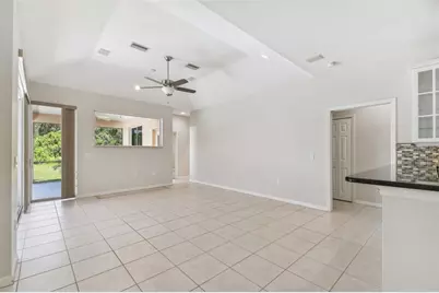 6815 Honeysuckle Trail, Lakewood Ranch, FL 34202 - Photo 14