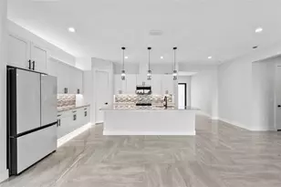 9225 Raes Creek Pl, Palmetto, FL 34221 - Photo 14