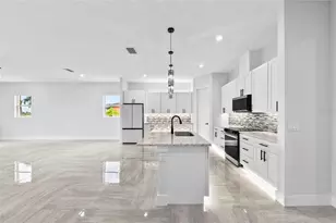 9225 Raes Creek Pl, Palmetto, FL 34221 - Photo 12