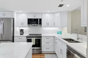 9320 Clubside Cir, Sarasota, FL 34238 - Photo 10