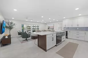 800 Benjamin Franklin Dr, Sarasota, FL 34236 - Photo 4